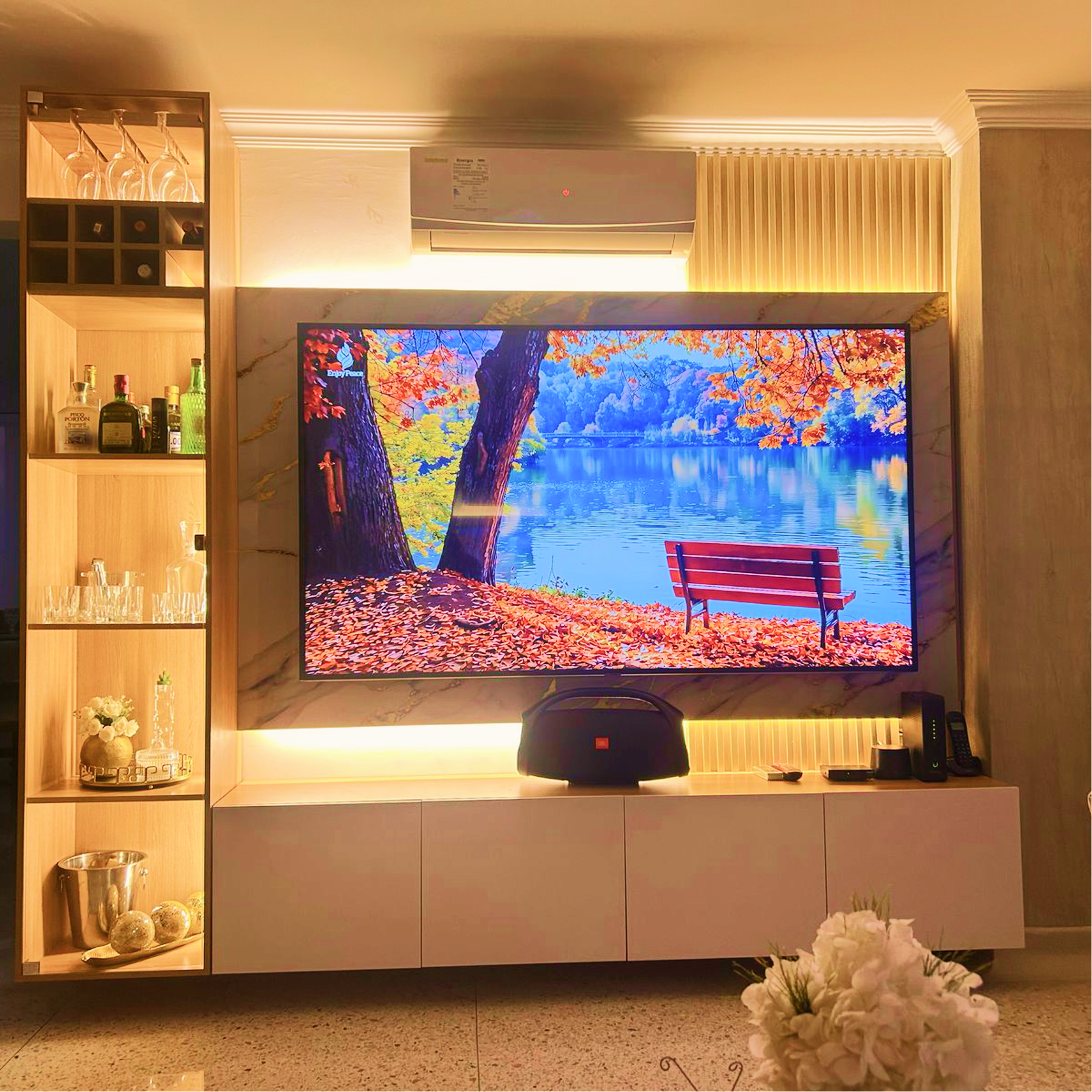 Centro de entretenimiento para sala con zona bar - vidrio bali signature
